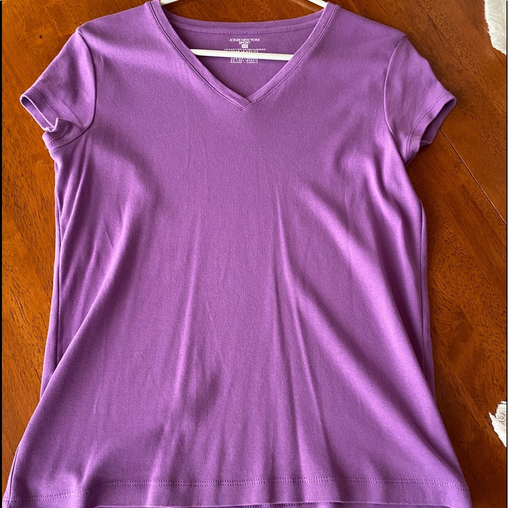 PRICE DROP!!!100% Cotton Jones NY size M v-neck tee